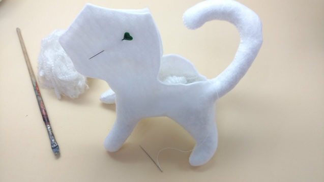 Gatinho de feltro com molde e passo a passo como faço, trabalhos manuais  passo a passo, técnicas de criatividade, coisas legais para fazer, Jogos,  Blog, moda, …