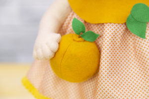boneca de feltro frutas