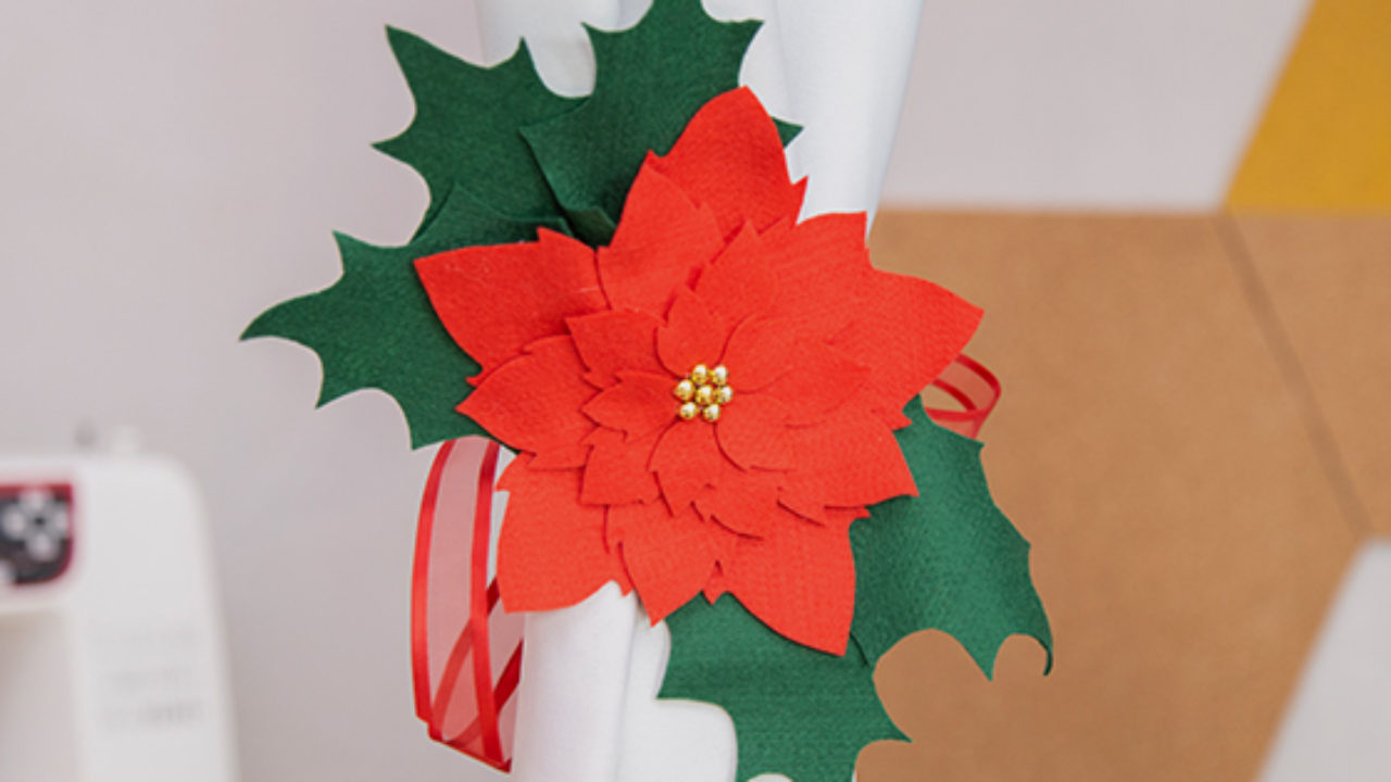 Aprenda Como Fazer um Prendedor de Cortina em Feltro para o Natal Aprenda Como Fazer um Prendedor de Cortina em Feltro para o Natal